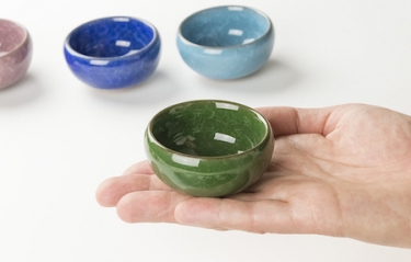 Ice Crackle Tea Cups in hand